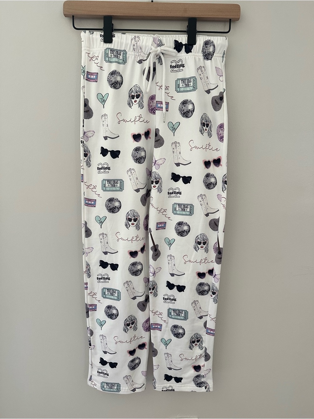 Girls Taylor Swift Eras Tour White Graphic Lounge Pants Size 7-10